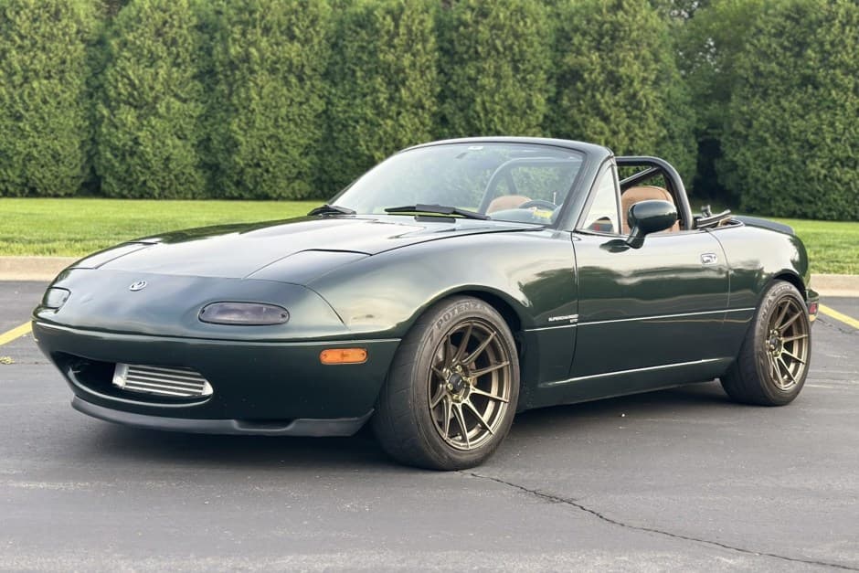 1997 Mazda NA MX-5 Miata sold for $12,400