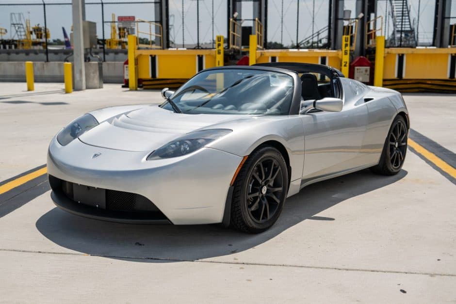 2010 Tesla Roadster sold for $43,000