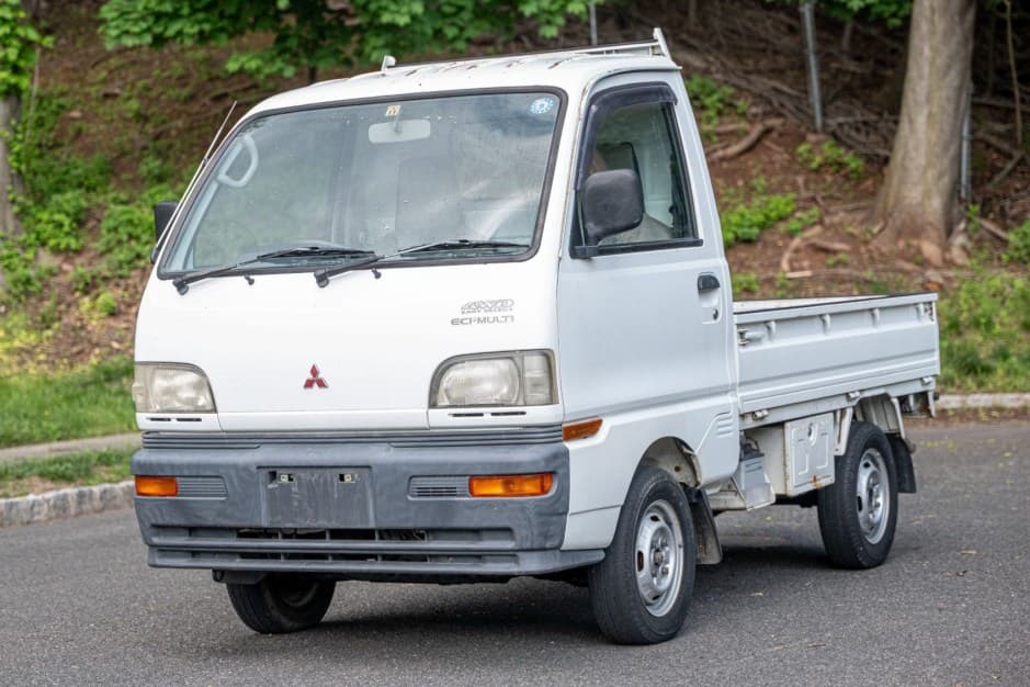 1998 Mitsubishi Minicab sold for $5,100