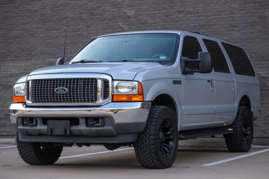 2000 Ford Excursion sold for $17,750