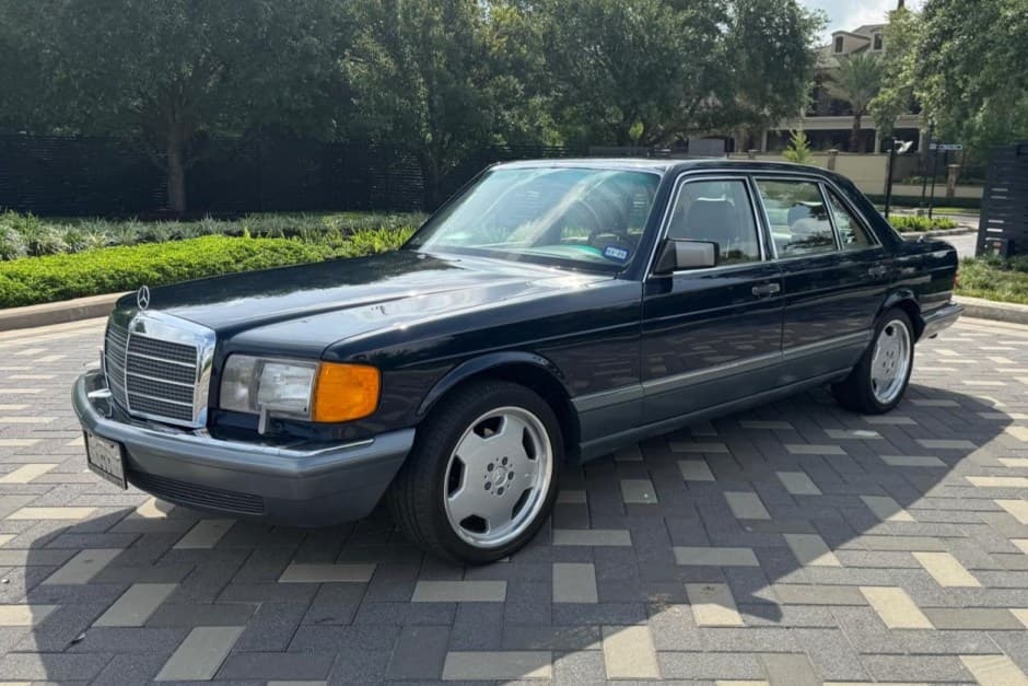 1986 Mercedes-Benz W126 S-Class sold for $11,550