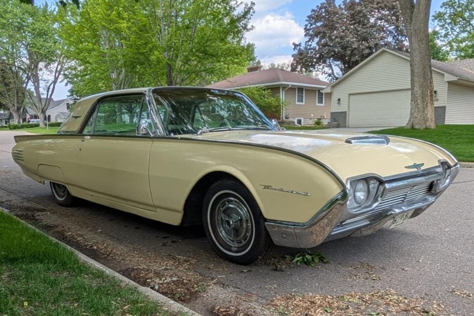1961 Ford Thunderbird (1961-1963) sold for $2,500