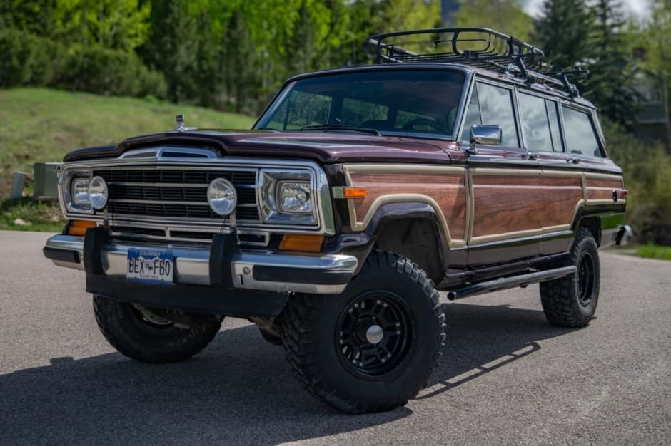 1987 Jeep SJ Grand Wagoneer sold for $13,750