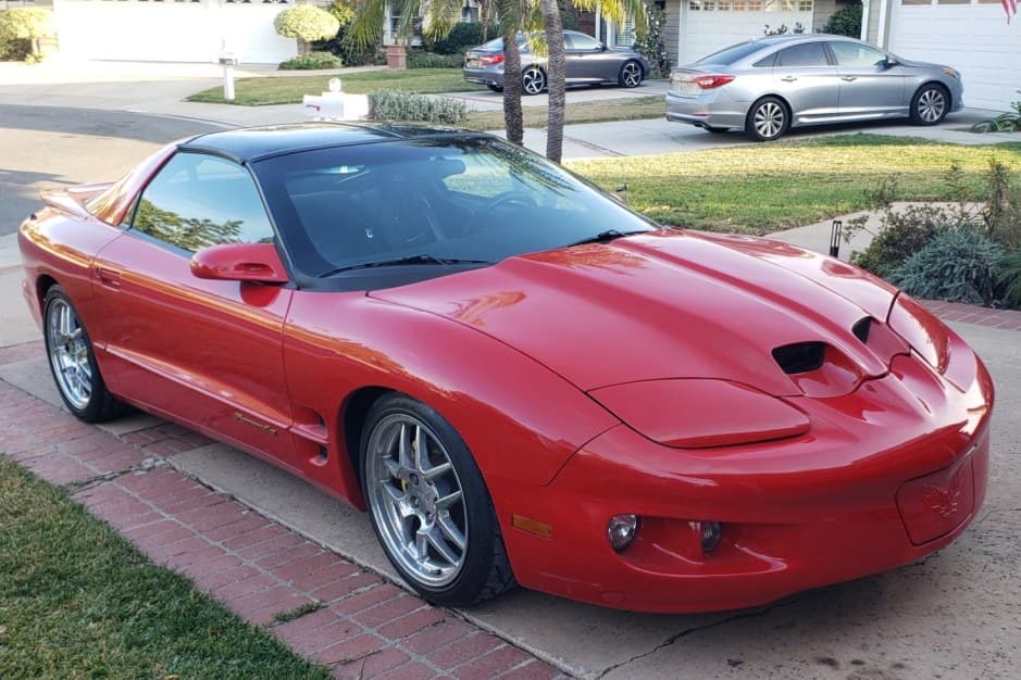 1998 Pontiac Firebird (1993-2002) sold for $9,100