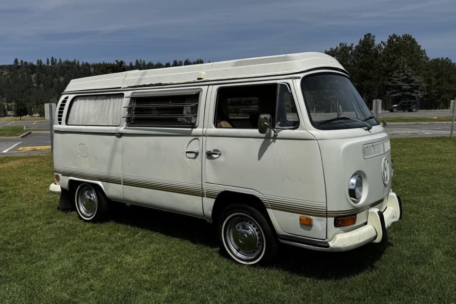 1971 Volkswagen Bay-Window Camper sold for $10,500