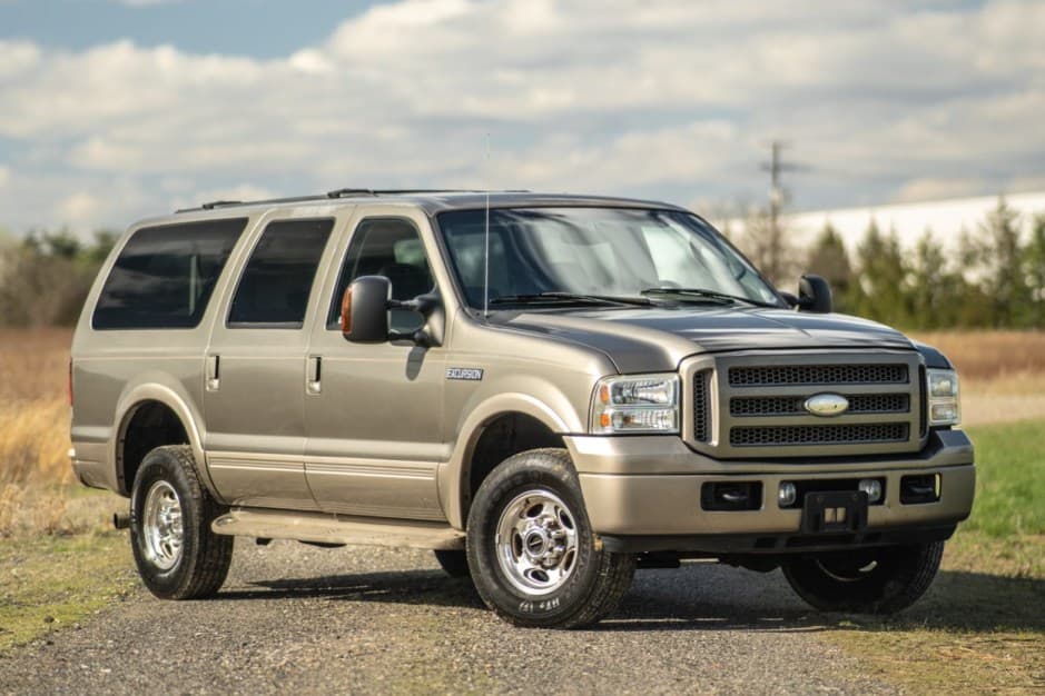 2005 Ford Excursion sold for $19,000