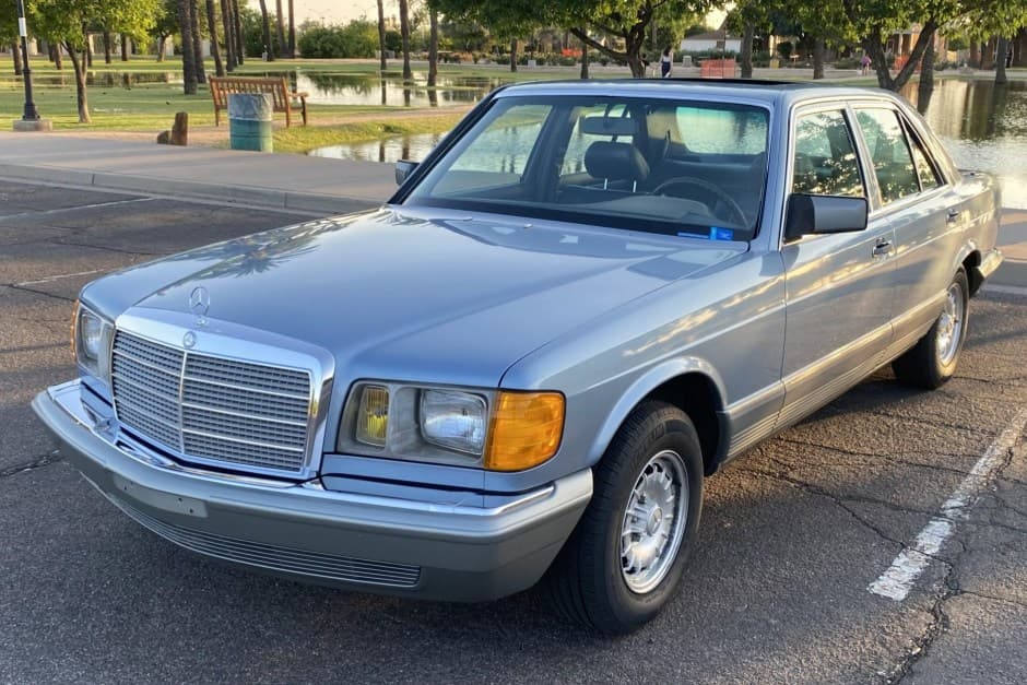 1985 Mercedes-Benz W126 S-Class sold for $5,000