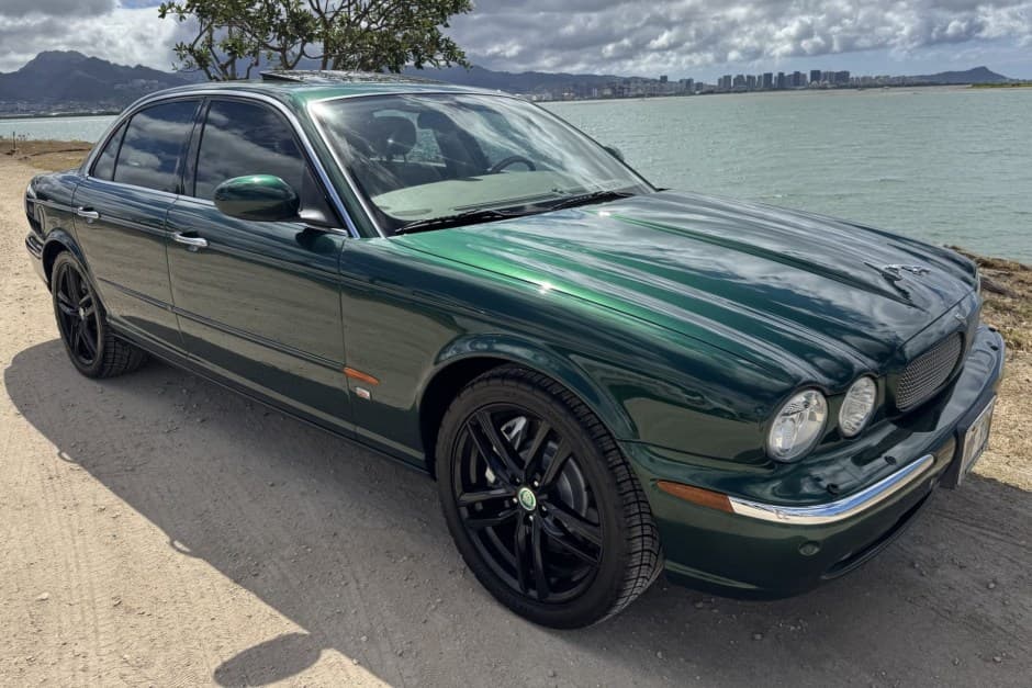 2004 Jaguar X350/X356/X358 XJR (2004-2009) sold for $6,100