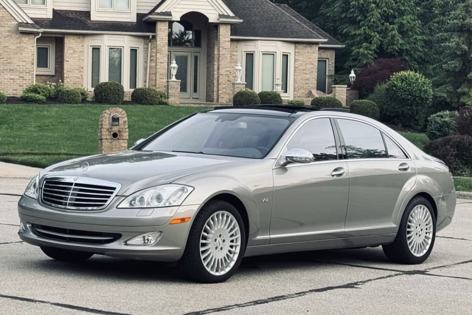 2007 Mercedes-Benz W221 S-Class sold for $25,000