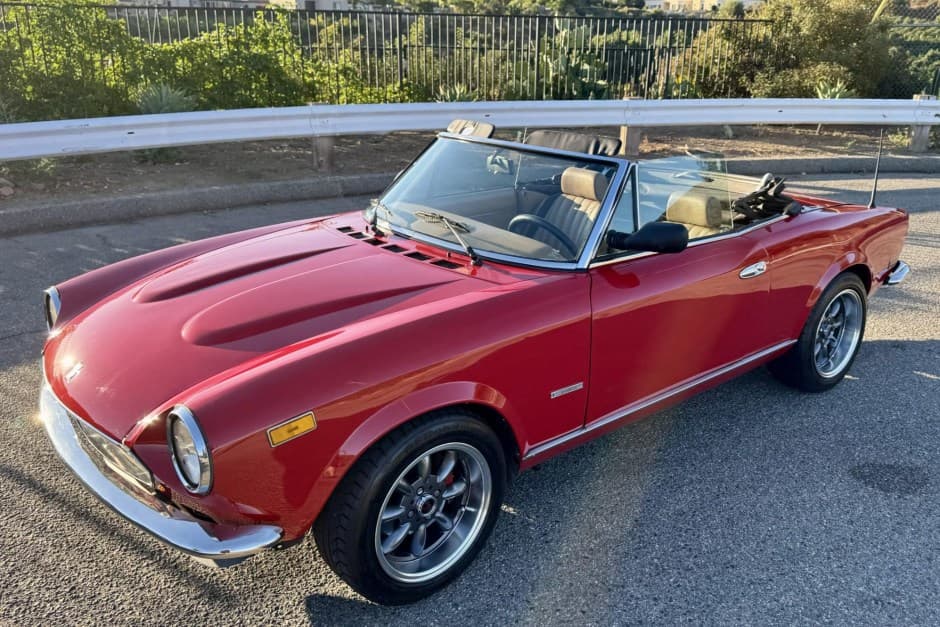 1985 Fiat 124 Spider (1966-1985) sold for $6,850