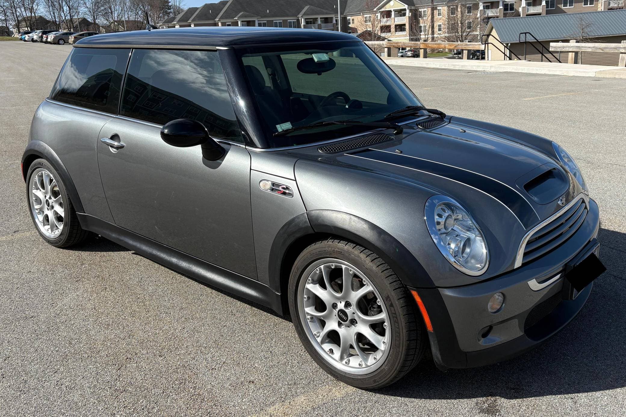 2006 MINI Cooper sold for $8,900