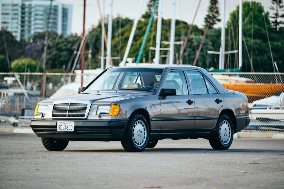 1987 Mercedes-Benz W124 E-Class sold for $10,700