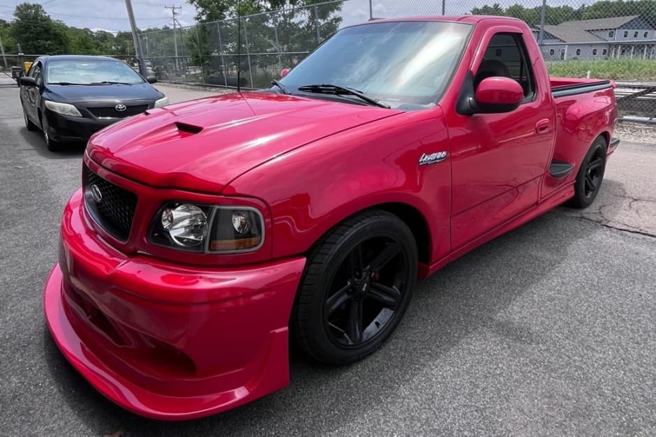 2001 Ford F-150 SVT Lightning sold for $21,250