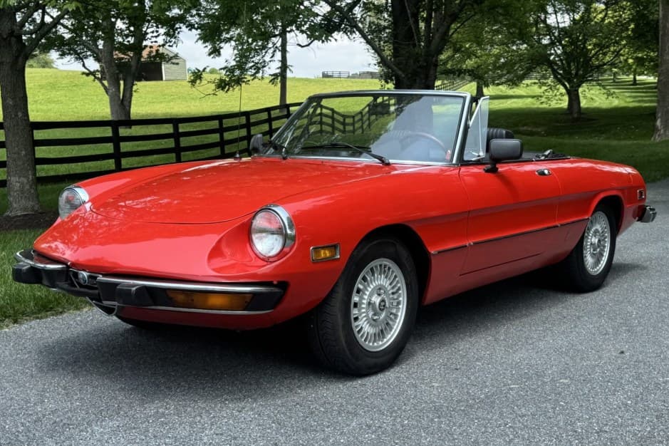 1974 Alfa Romeo 105/115 Spider Series 2 sold for $10,000