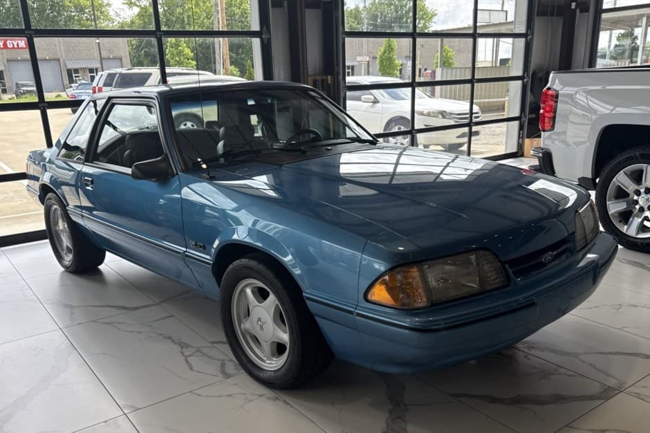 1992 Ford Fox-Body Mustang sold for $35,750
