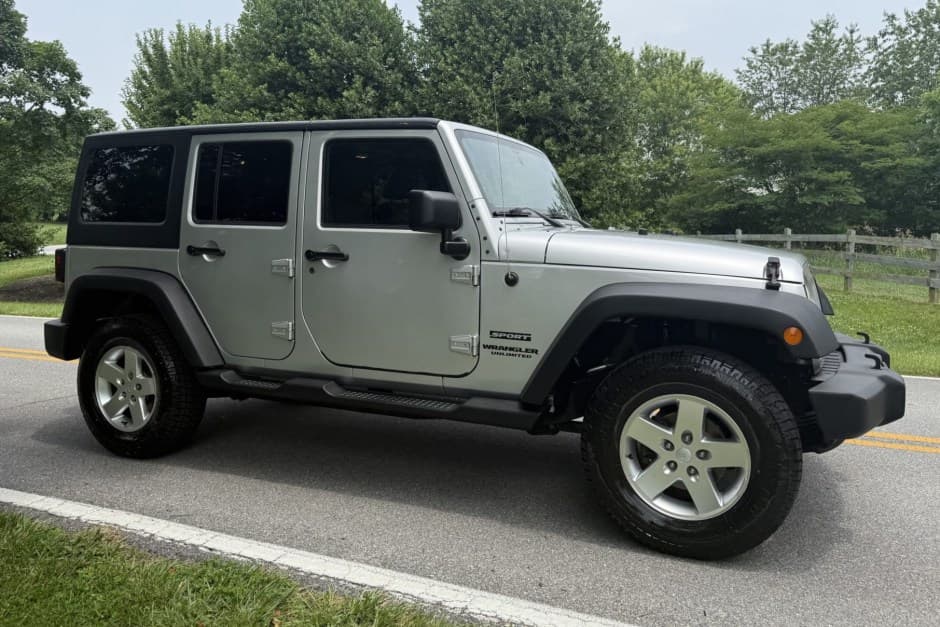 2012 Jeep Wrangler JK (2007-2018) sold for $11,500