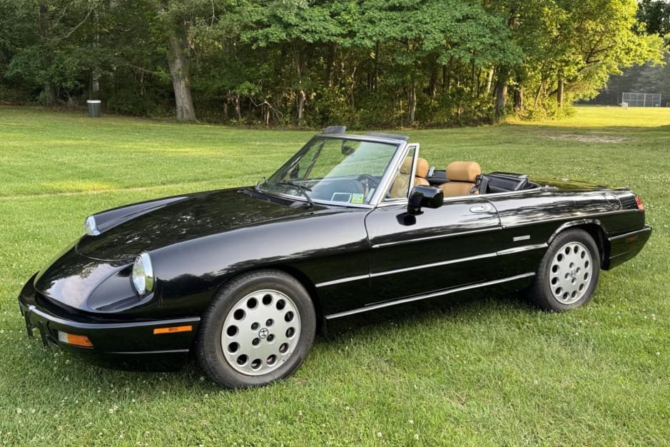 1991 Alfa Romeo 105/115 Spider Series 4 sold for $7,400