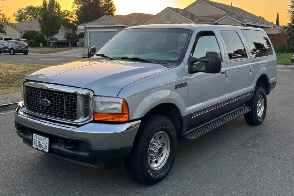 2001 Ford Excursion sold for $28,000