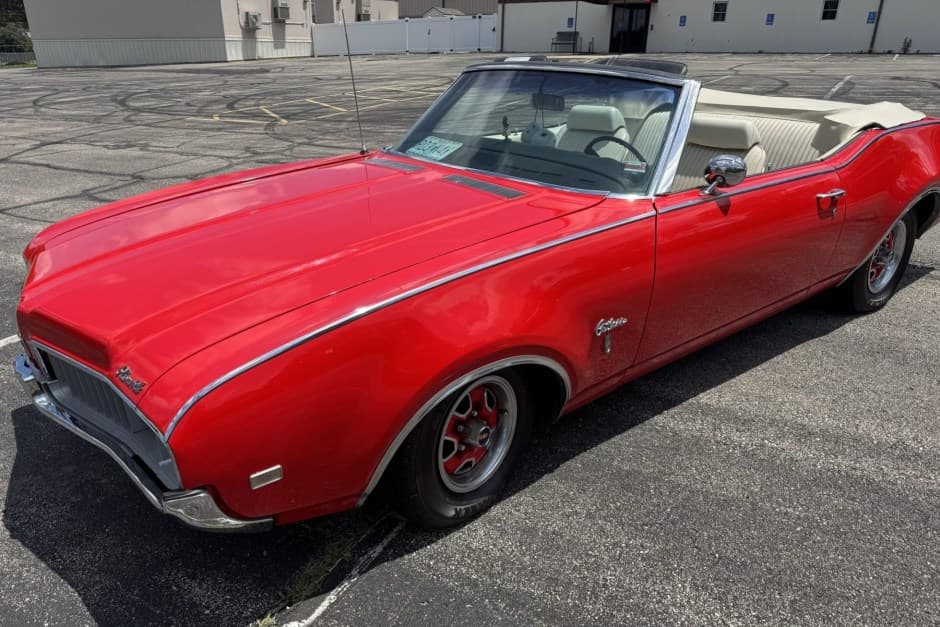 1969 Oldsmobile Cutlass sold for $23,000