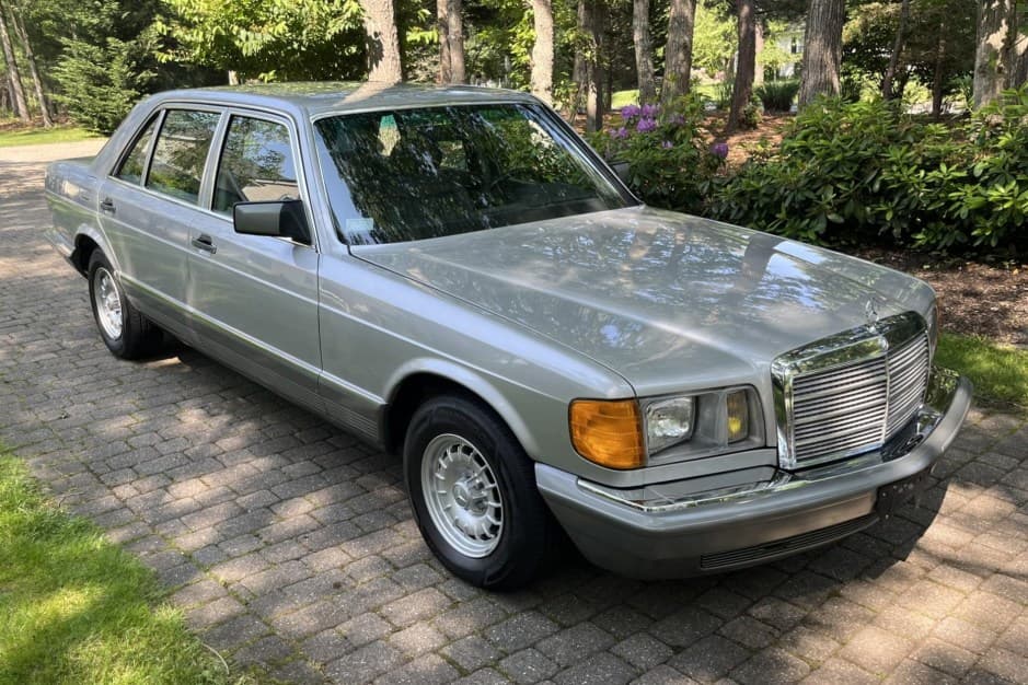 1984 Mercedes-Benz W126 S-Class sold for $15,000