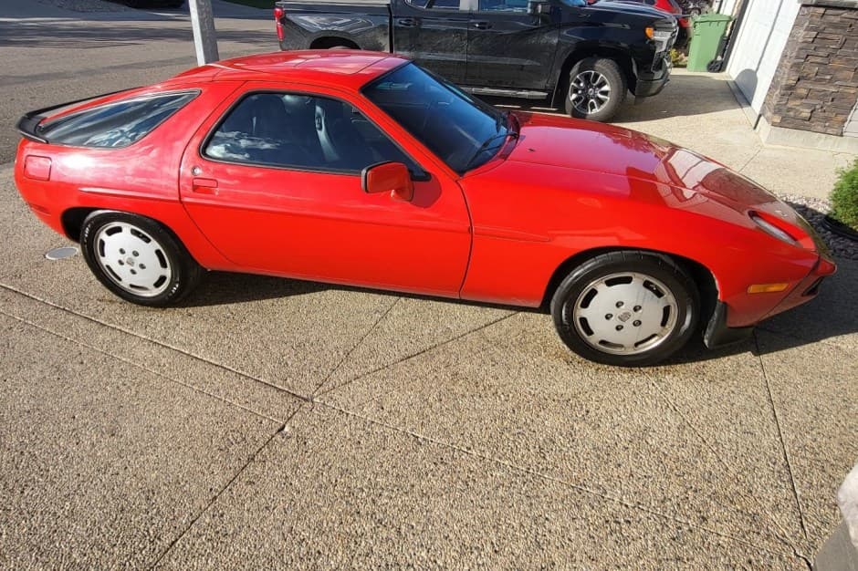 1985 Porsche 928 sold for $11,750