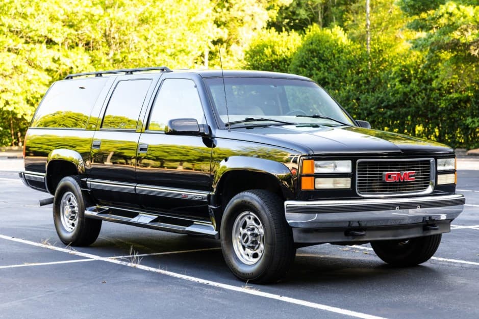 1998 GMC Suburban (GMT400 1992-1999) sold for $17,750