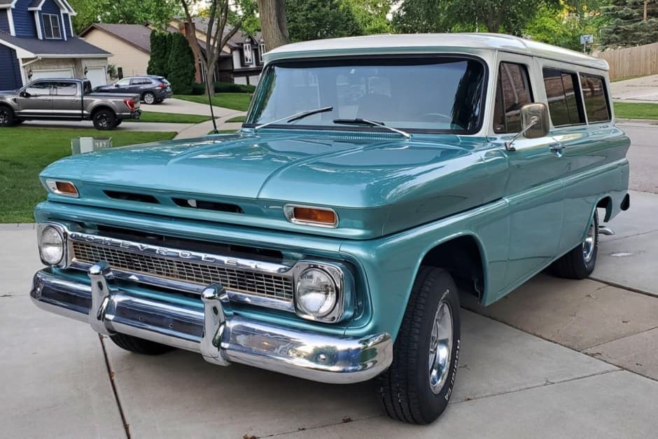 1965 Chevrolet Suburban (1960-1966) sold for $35,250