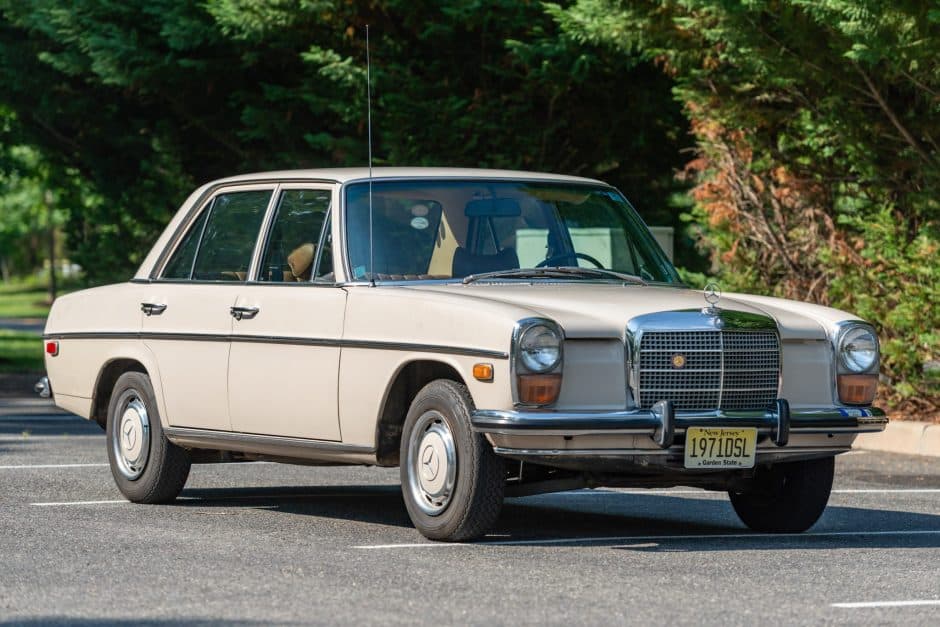 1971 Mercedes-Benz W114 & W115 sold for $6,200
