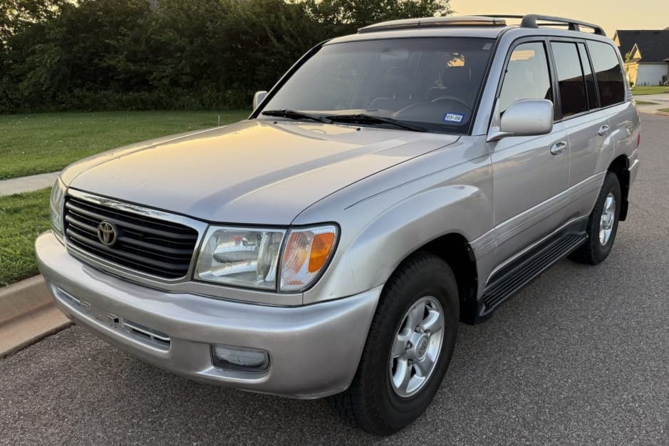 1999 Toyota Land Cruiser 100-Series sold for $8,999