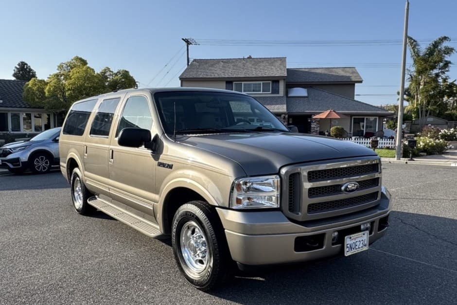 2005 Ford Excursion sold for $19,400
