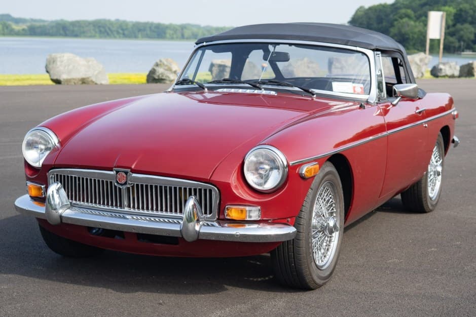 1976 MG MGB sold for $25,000