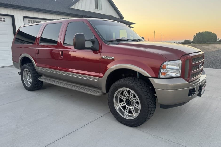 2005 Ford Excursion sold for $37,500