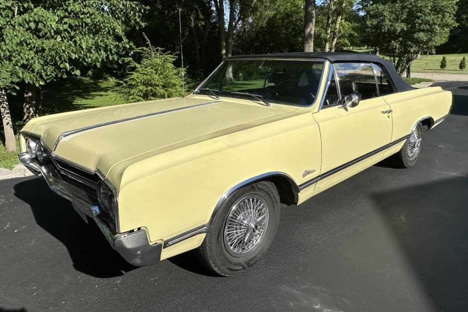 1965 Oldsmobile Cutlass sold for $11,900