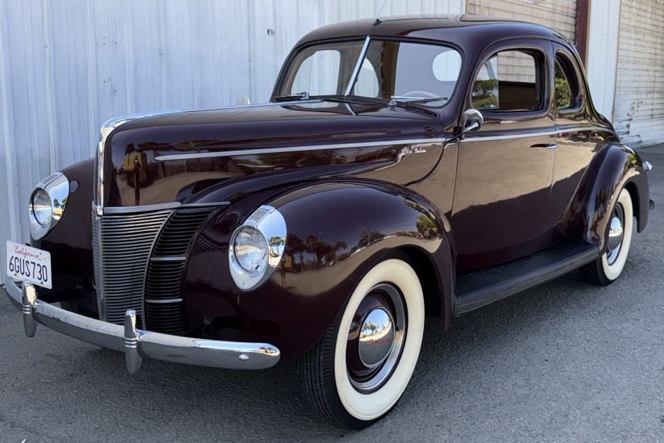 1940 Ford Standard, Deluxe, & Super Deluxe sold for $29,000