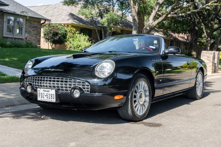 2004 Ford Thunderbird (2002-2005) sold for $10,600