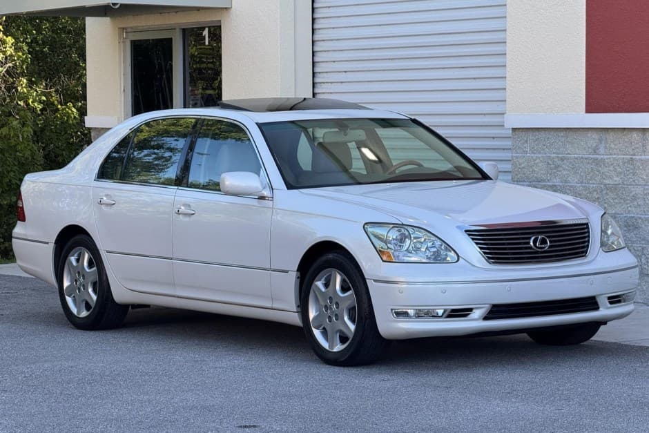 2004 Lexus LS Sedan sold for $18,300