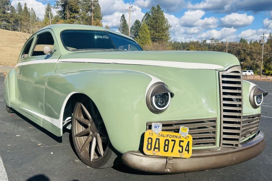 1947 Packard Clipper sold for $10,000