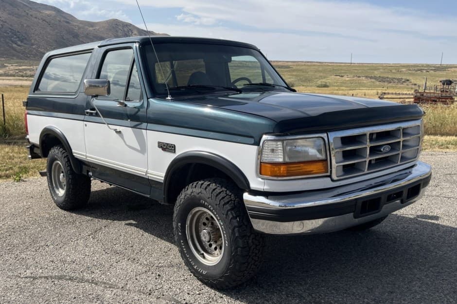 1995 Ford Bronco 4th-5th Generations 1987-1996 sold for $10,010