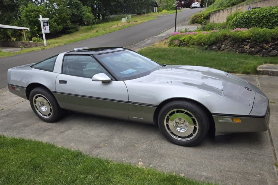 1986 Chevrolet Corvette C4 sold for $8,400