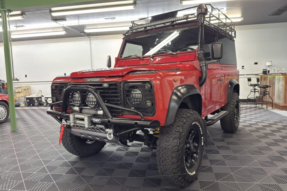 1991 Land Rover 90 / Defender 90 (Euro Spec) sold for $27,000