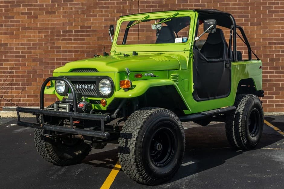 1972 Toyota Land Cruiser FJ40 sold for $14,500