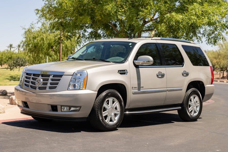 2008 Cadillac Escalade & EXT GMT900 (2007-2014) sold for $30,000