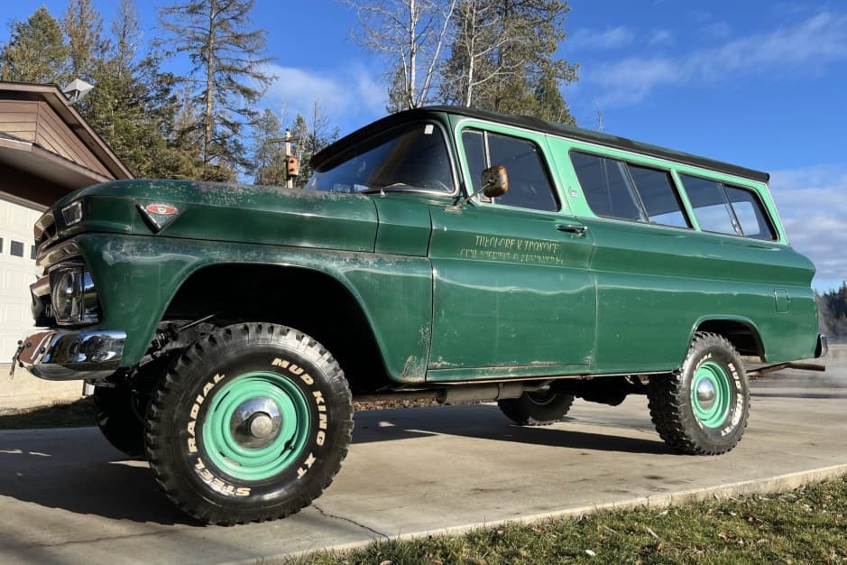 1962 GMC Suburban (1960-1966) sold for $20,000