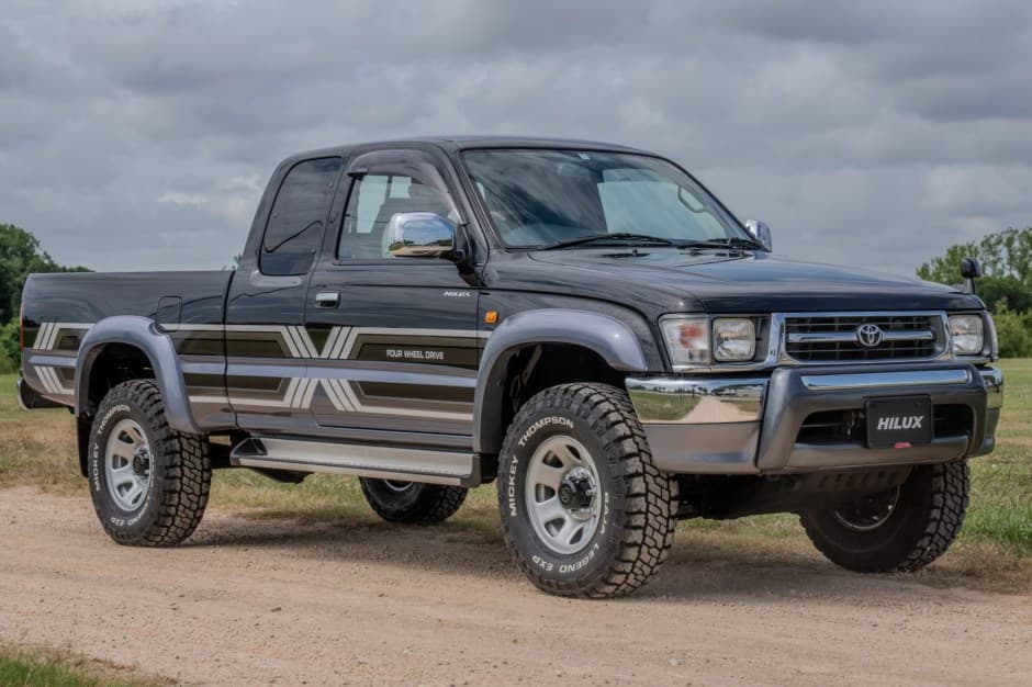 2000 Toyota Hilux (N140/N150/N160/N170 1997-2005) sold for $20,000