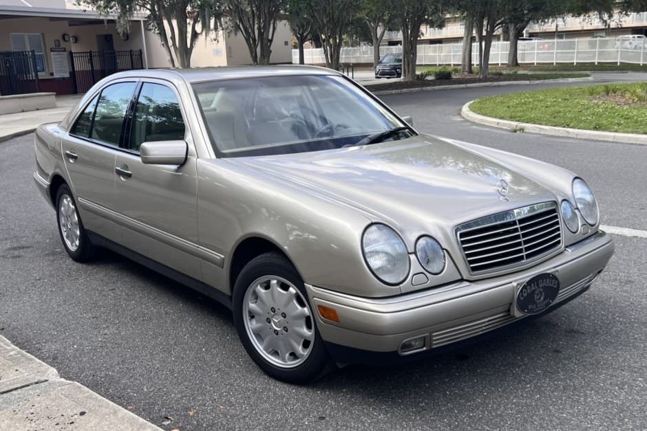 1999 Mercedes-Benz W210 E-Class sold for $5,300
