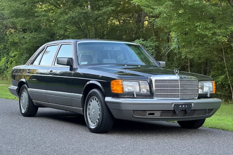 1987 Mercedes-Benz W126 S-Class sold for $21,420