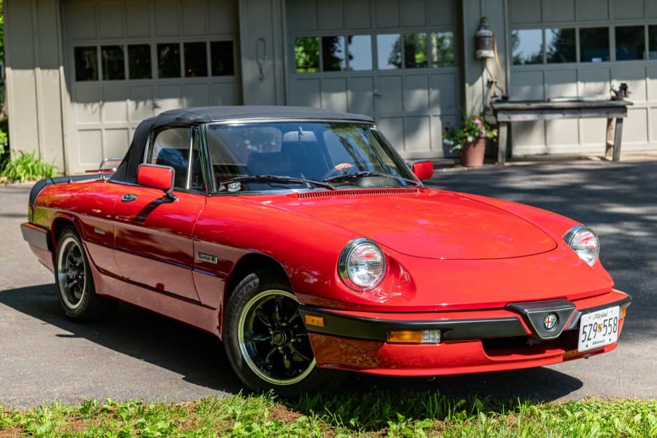 1989 Alfa Romeo 105/115 Spider Series 3 sold for $23,500