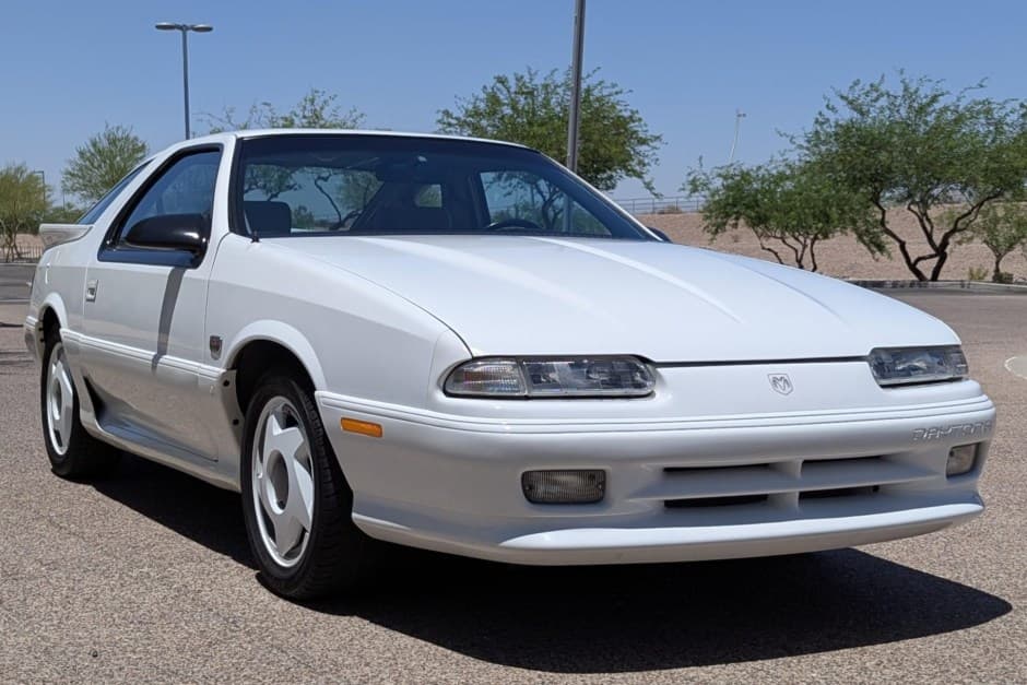 1992 Dodge Daytona & Chrysler Laser sold for $16,300