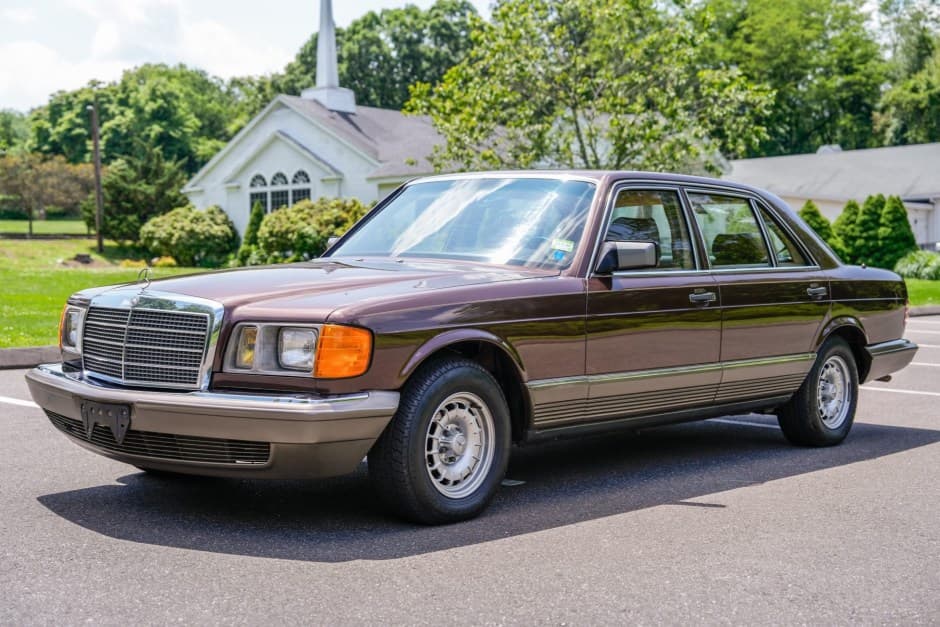 1985 Mercedes-Benz W126 S-Class sold for $13,000
