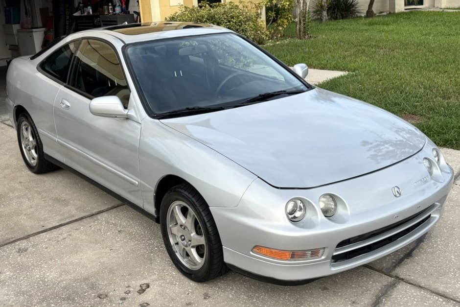 1997 Acura Integra sold for $10,300